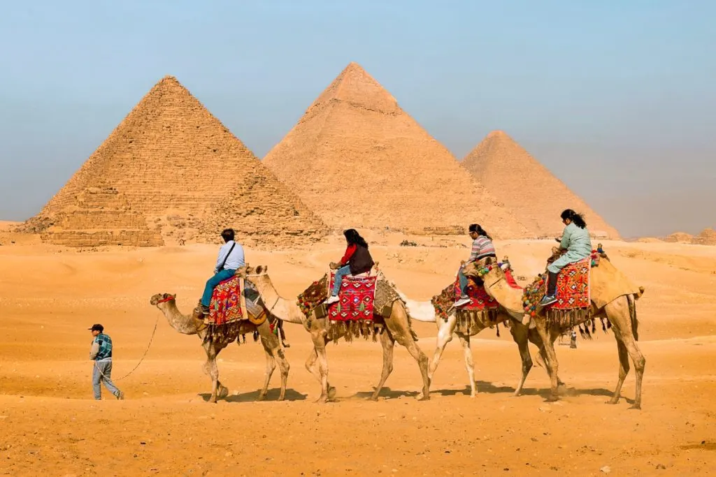 7-day pyramids tour package Egypt in Giza Plateau