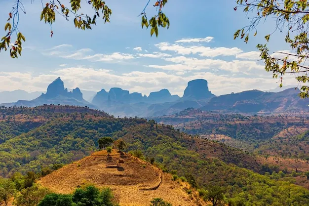 6-day Ethiopia Gondar tours focus across Simien Mountains National Park